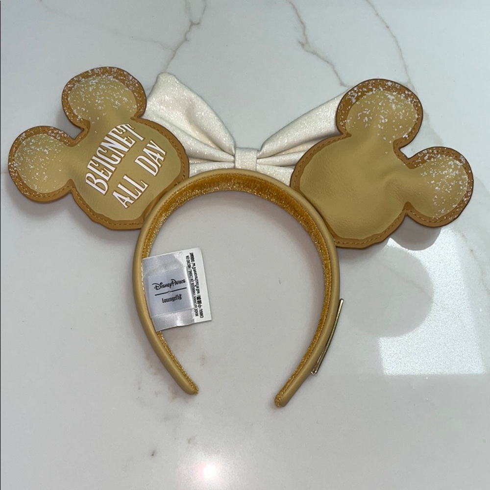 Loungefly White and Gold Minnie Mouse Hair Accessory